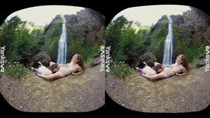 Kinky Yanks Beauty Sierra’s Wet Orgasm In VR Video